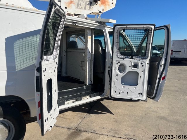 Used 2006 Ford E-350 and Econoline 350 Super Duty RWD image 29