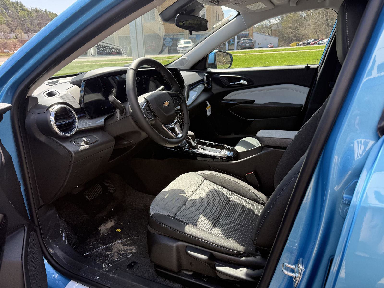 New 2026 Chevrolet Trax LT FWD image 10