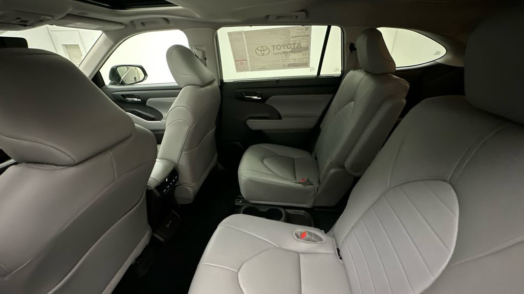 Certified 2024 Toyota Highlander XLE AWD/4WD image 10