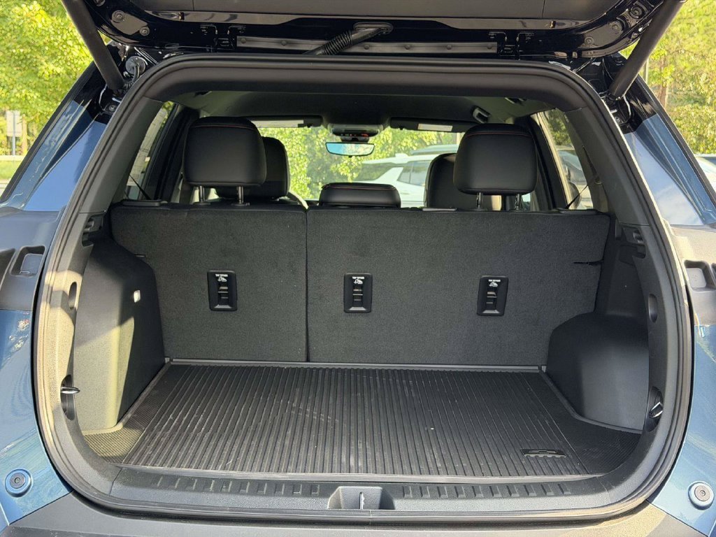 New 2027 Chevrolet Equinox RS w/ Safety and Technology Package FWD image 14