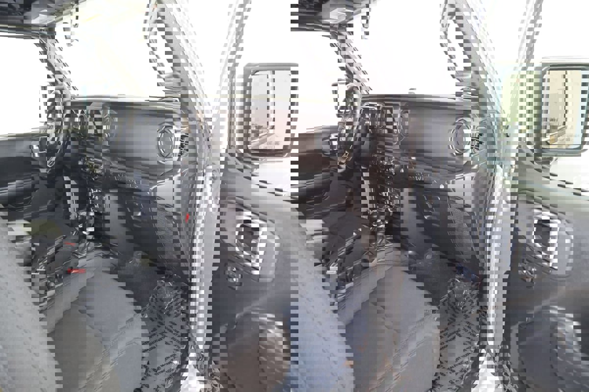 Used 2018 Jeep Wrangler Unlimited Sport S image 39