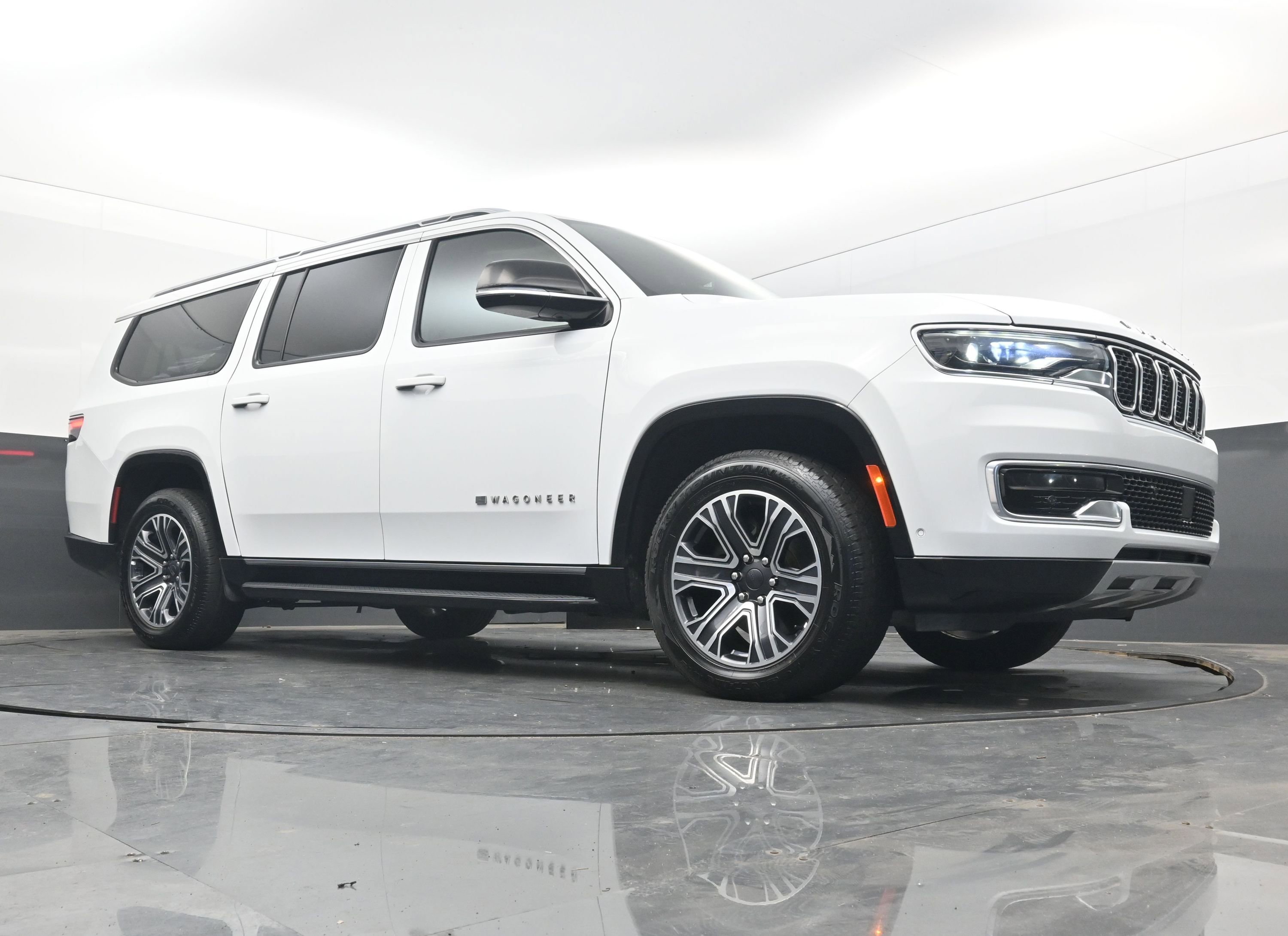 Used 2023 Jeep Wagoneer L Series II image 23