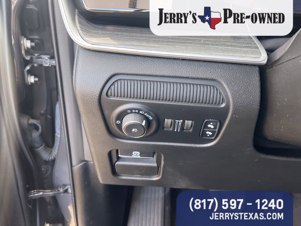 Used 2023 Jeep Wagoneer L Series III w/ Premium Group I image 14