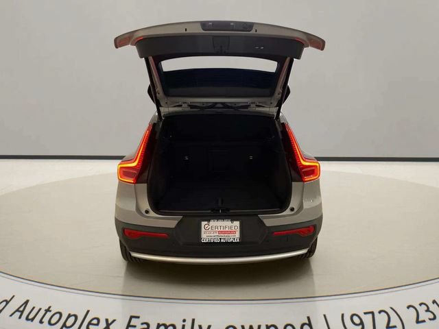 Used 2025 Volvo XC40 B5 Plus AWD/4WD image 9