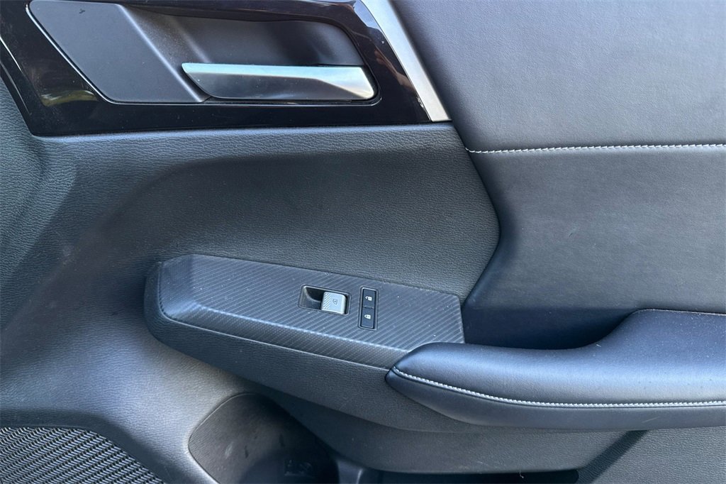 Used 2024 Mitsubishi Outlander FWD image 25