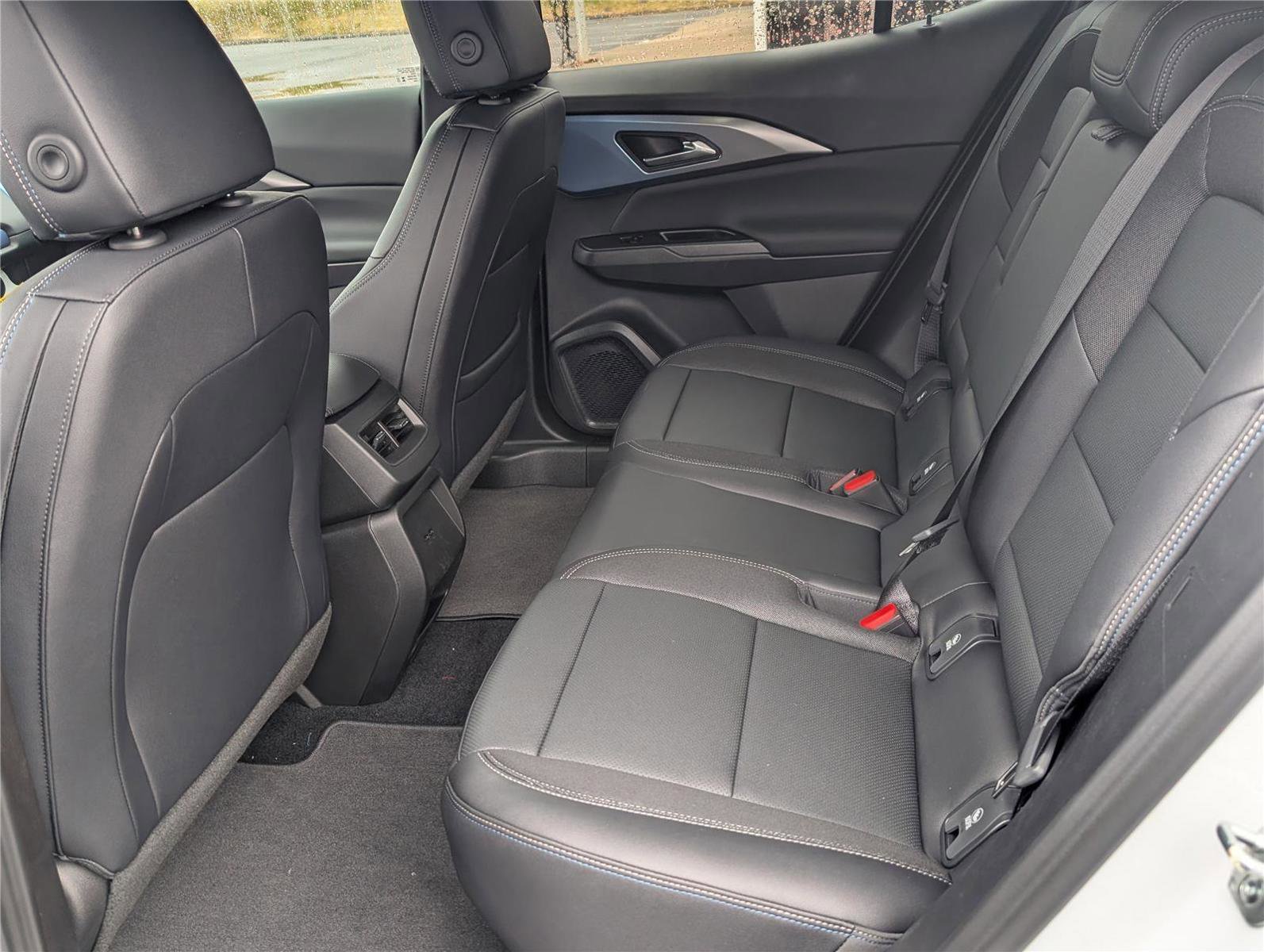 New 2026 Chevrolet Equinox EV LT w/ LPO, Tech Bronze Package image 10