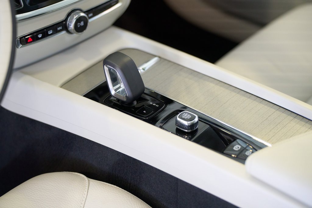 Certified 2025 Volvo V60 B5 Cross Country Plus image 13