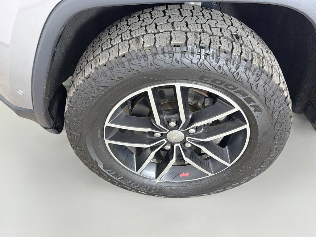 Used 2018 Jeep Grand Cherokee Trailhawk w/ Trailhawk Luxury Group AWD/4WD image 23