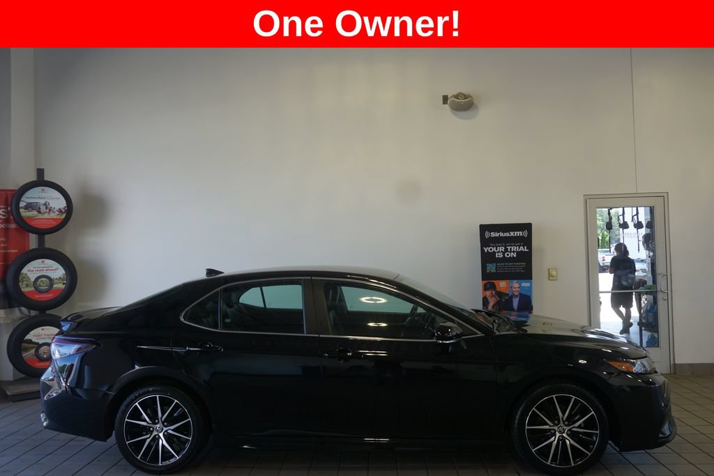 Used 2024 Toyota Camry SE FWD image 2