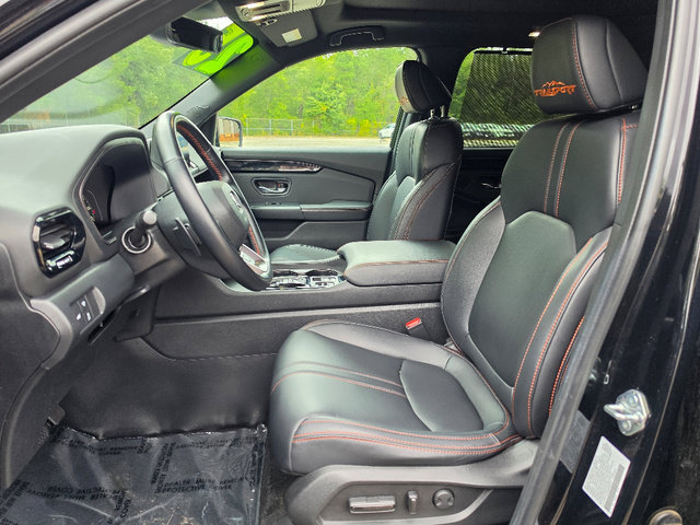 Certified 2025 Honda Pilot TrailSport image 23