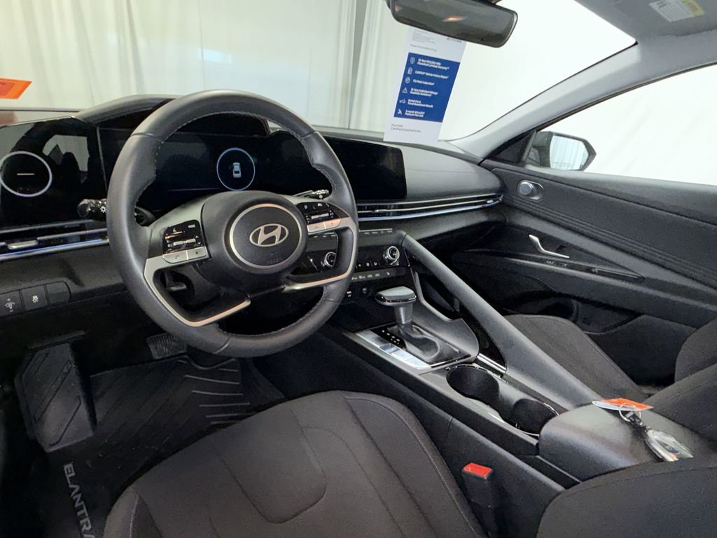 Used 2025 Hyundai Elantra SEL image 11