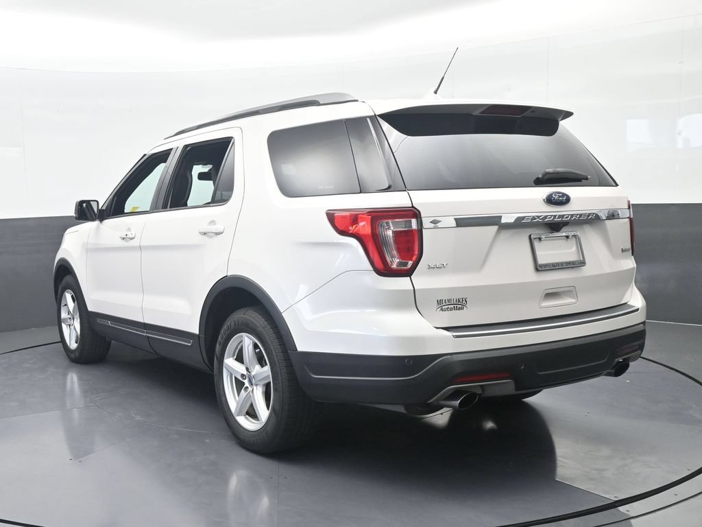 Used 2018 Ford Explorer XLT w/ Equipment Group 202A FWD image 4