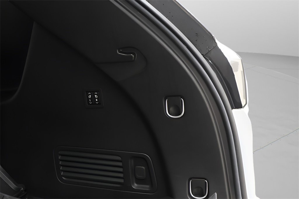 Used 2023 Buick Enclave Avenir w/ Avenir Technology Package image 30