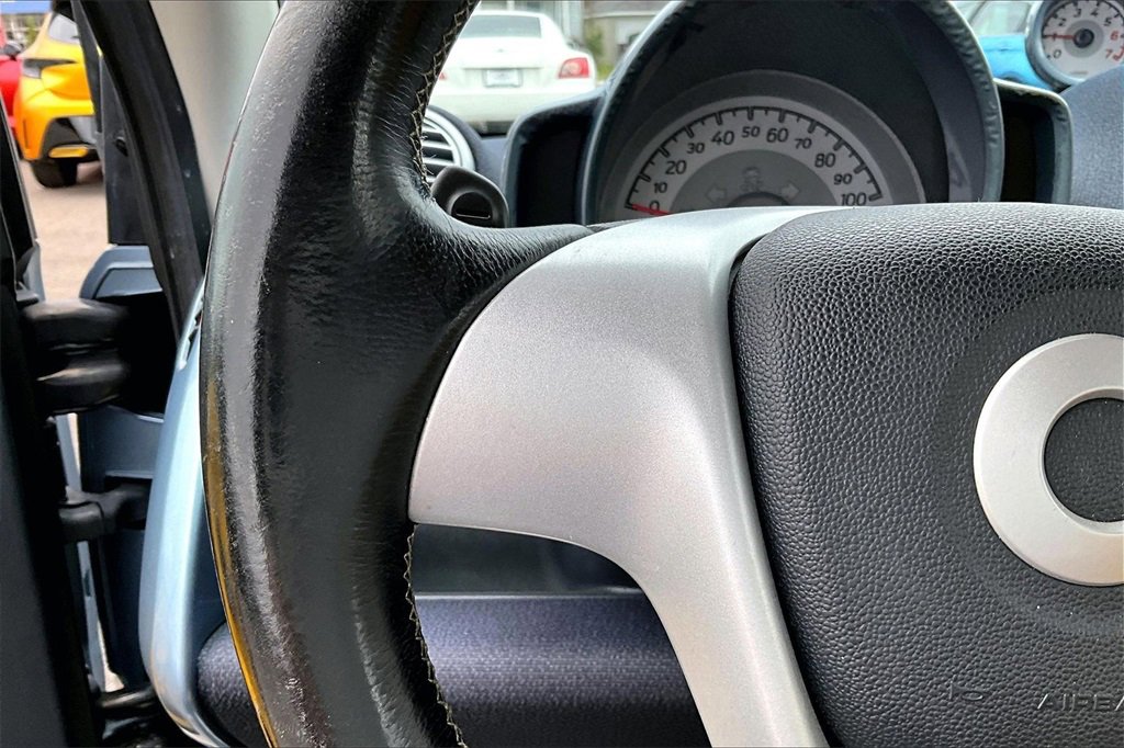 Used 2013 smart fortwo passion image 18