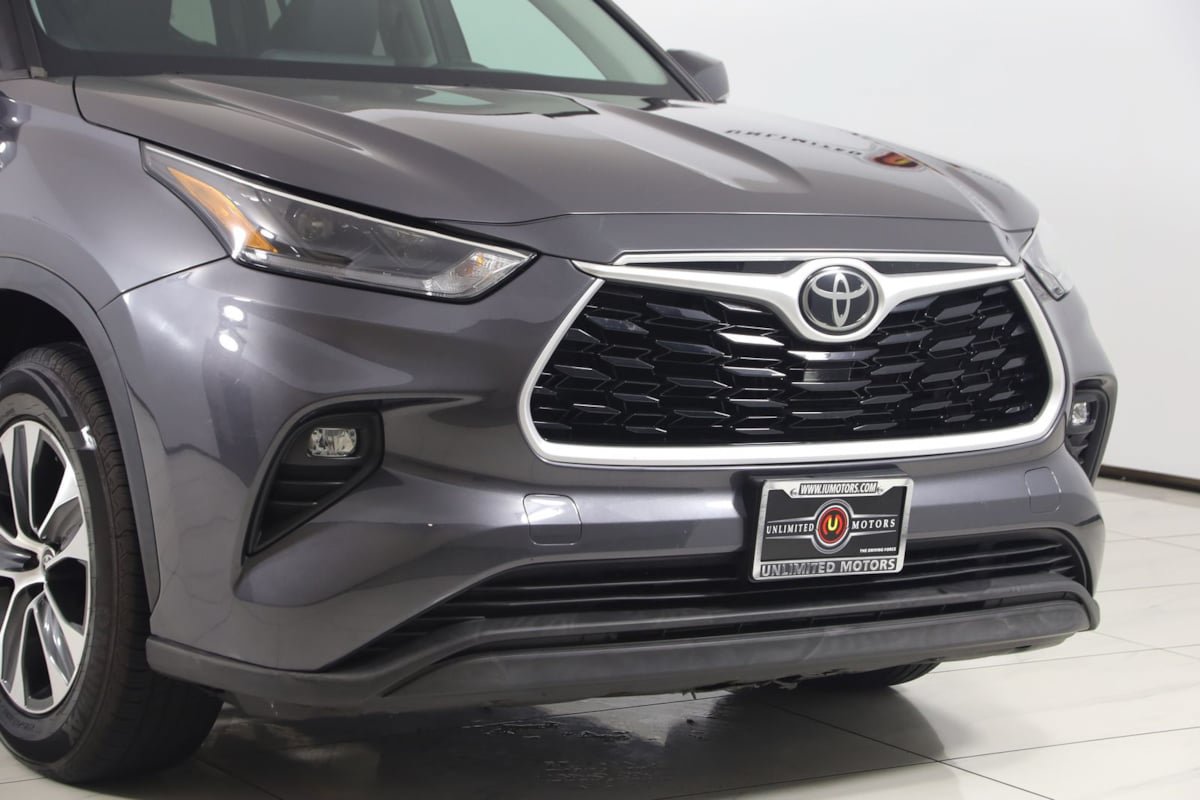 Used 2021 Toyota Highlander XLE AWD/4WD image 35