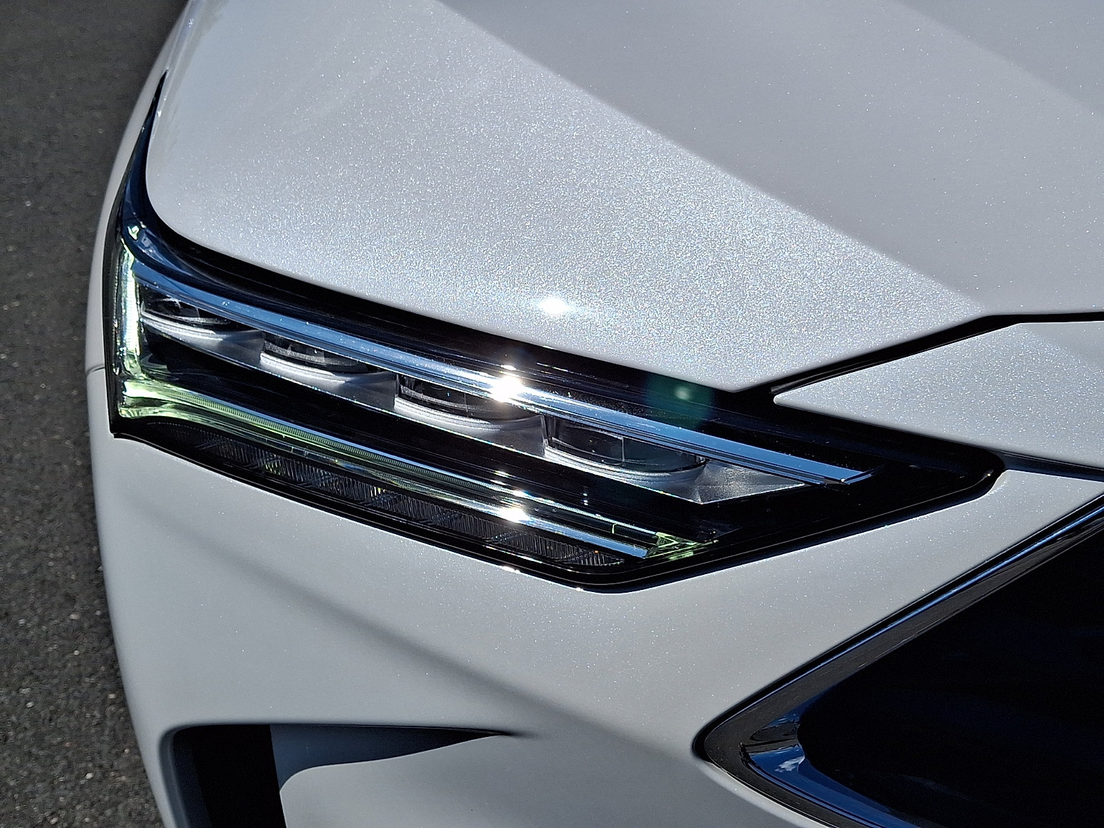 Certified 2025 Acura MDX w/ Technology Package AWD/4WD image 9