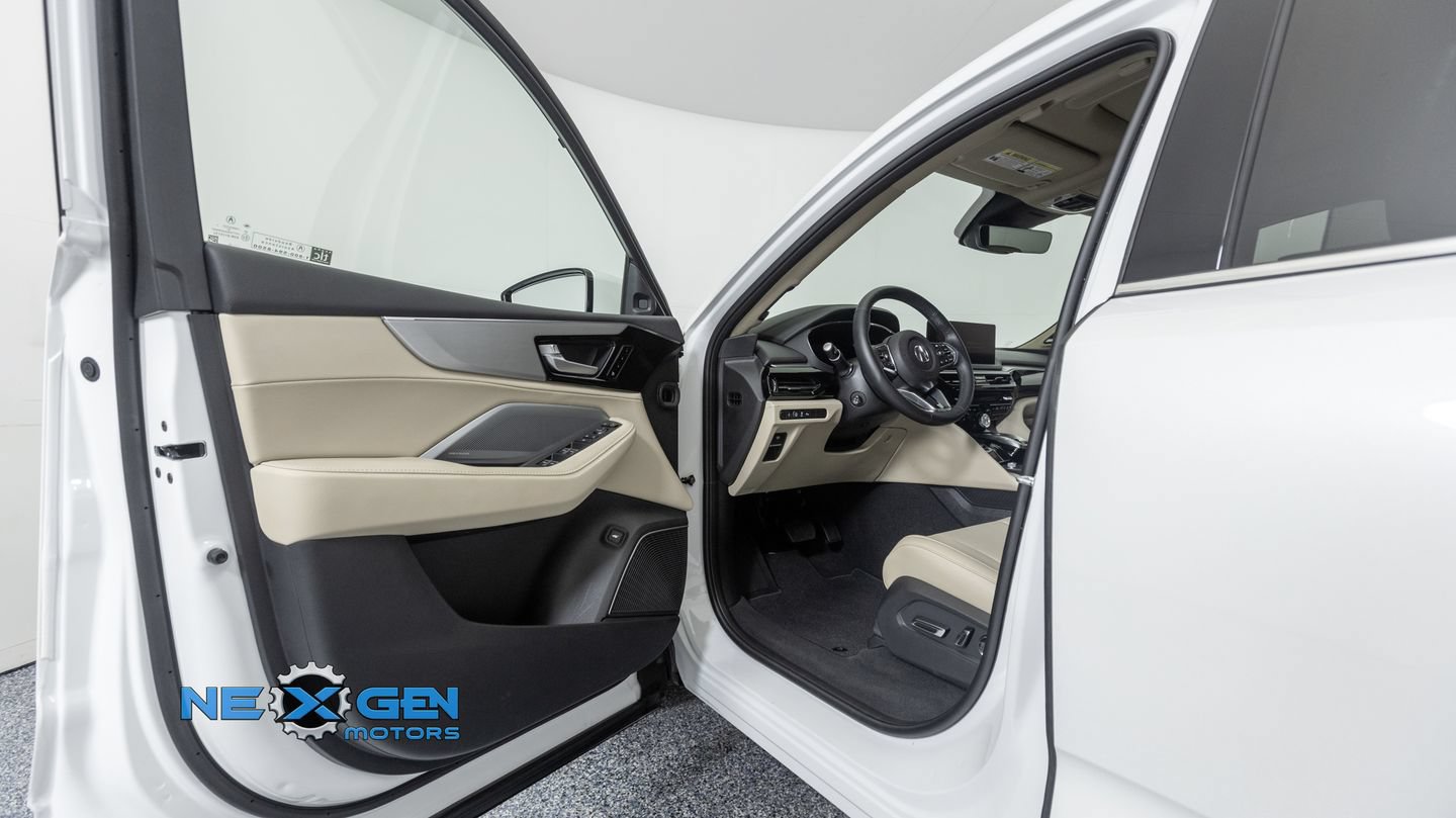 Used 2025 Acura MDX SH-AWD w/ Technology Package image 9