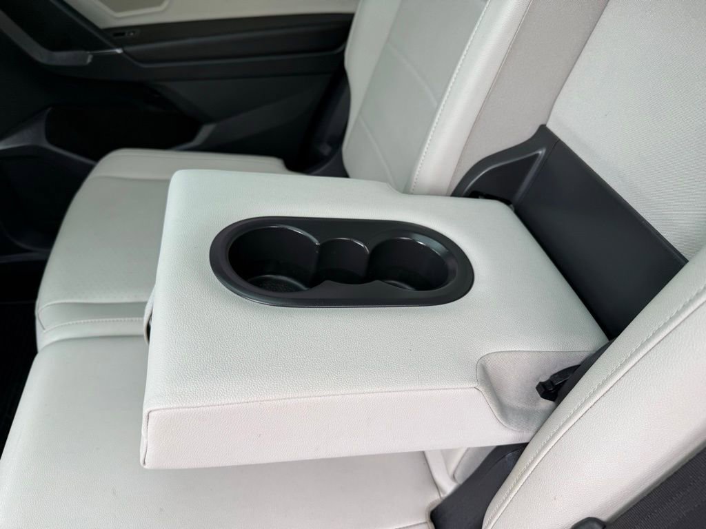 Used 2020 Volkswagen Tiguan SE w/ Panoramic Sunroof Package image 18