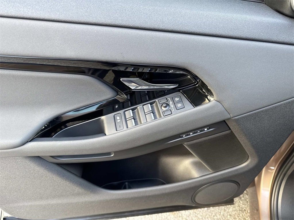 Used 2024 Land Rover Range Rover Evoque S image 17