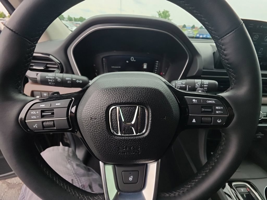 Certified 2025 Honda Pilot Elite image 17