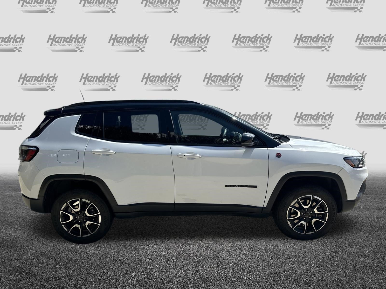 Used 2025 Jeep Compass Trailhawk AWD/4WD image 11