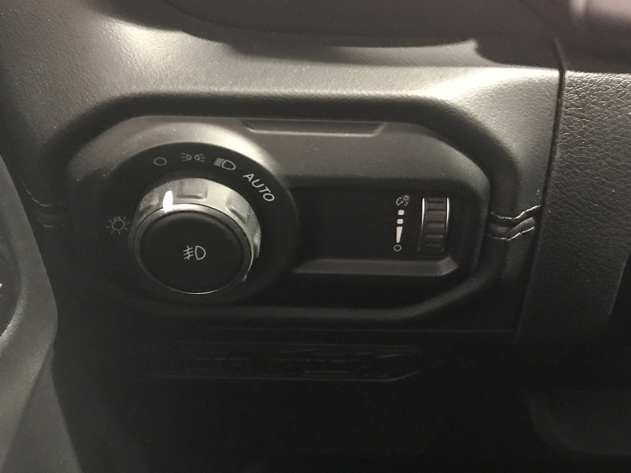 Used 2024 Jeep Wrangler Unlimited Sahara w/ Technology Group AWD/4WD image 20