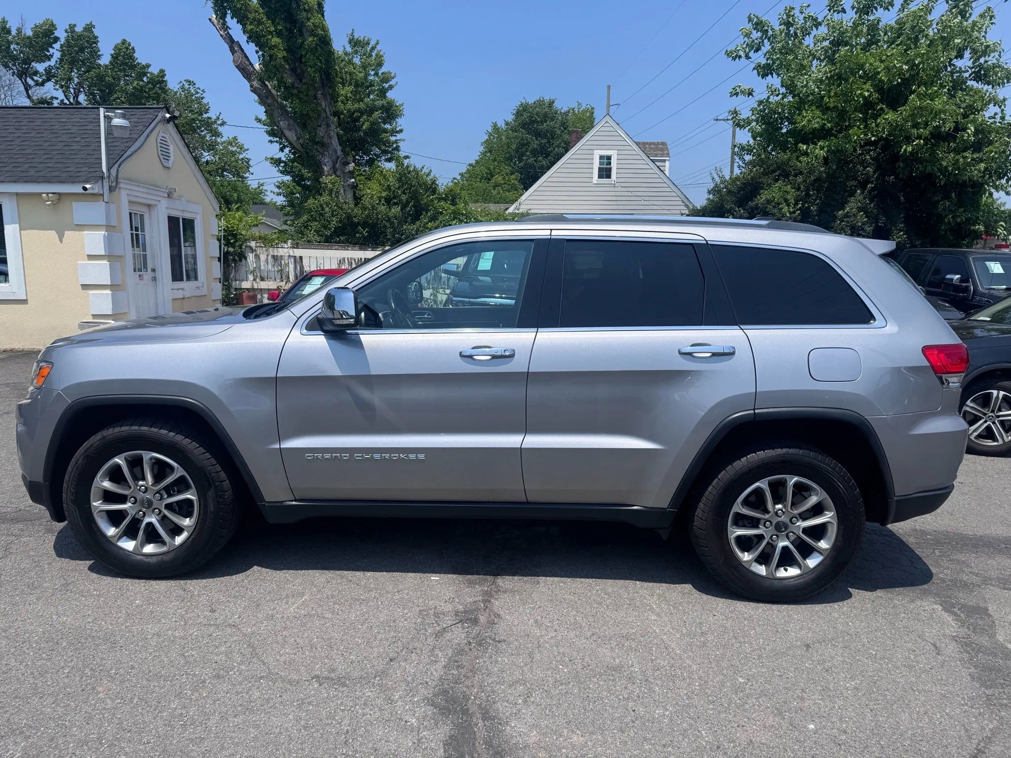 Used 2015 Jeep Grand Cherokee Limited w/ Trailer Tow Group IV image 6