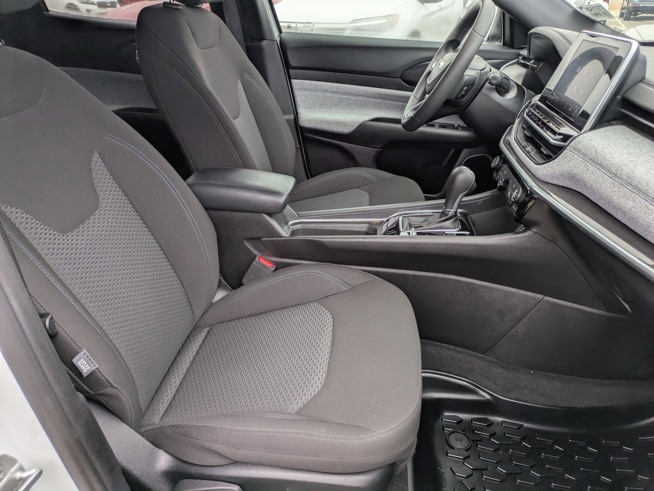 Used 2025 Jeep Compass Sport image 26