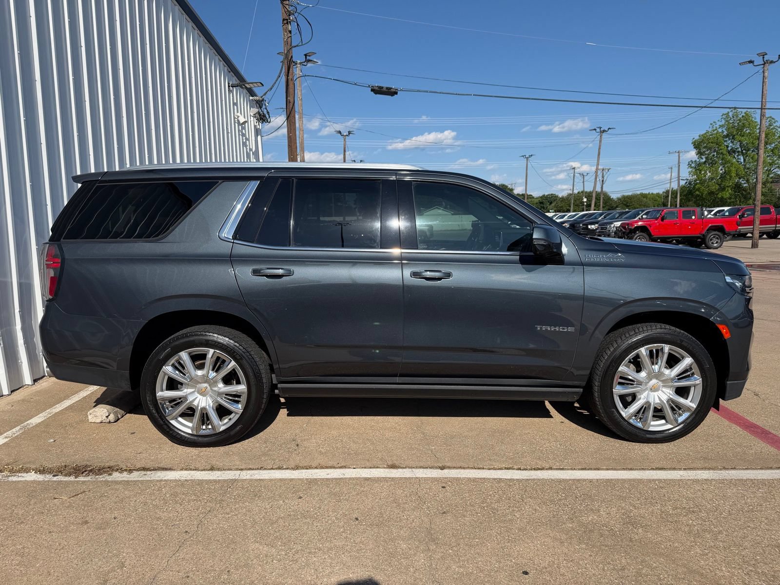 Used 2021 Chevrolet Tahoe High Country w/ Premium Package RWD image 4