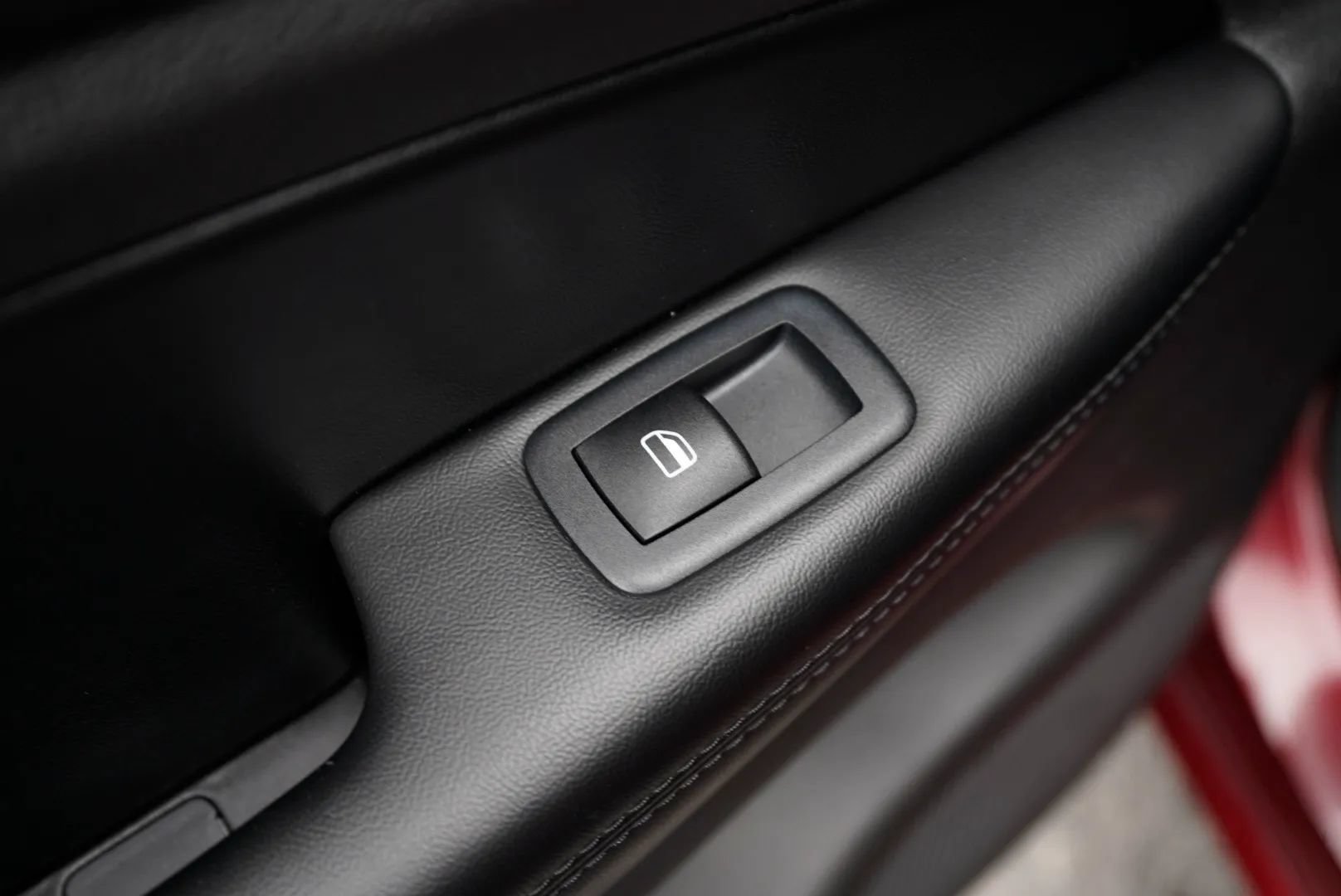 Used 2019 Jeep Grand Cherokee Altitude AWD/4WD image 30