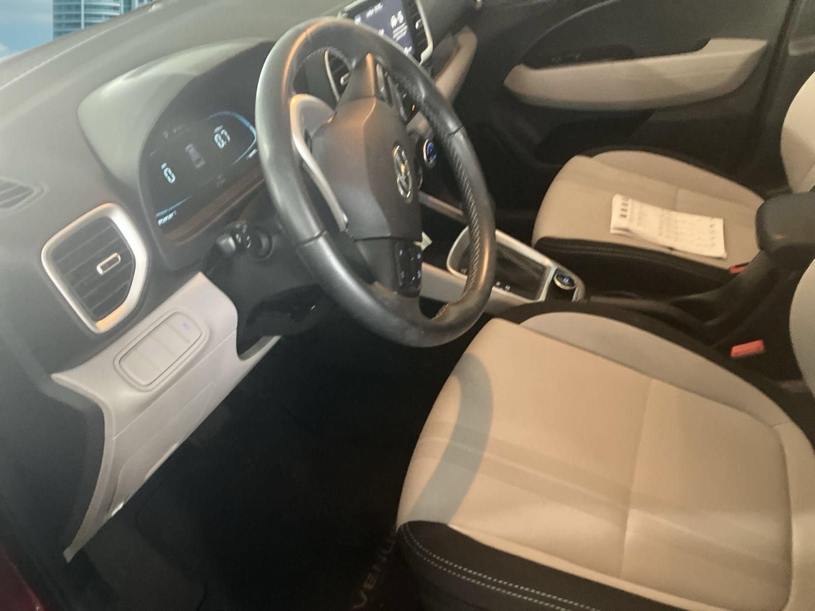 Used 2023 Hyundai Venue SEL FWD image 9
