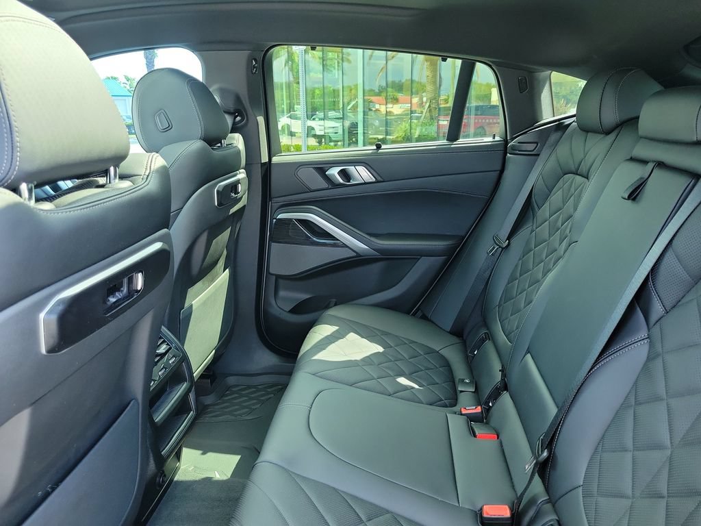 Used 2025 BMW X6 xDrive40i w/ Executive Package AWD/4WD image 16