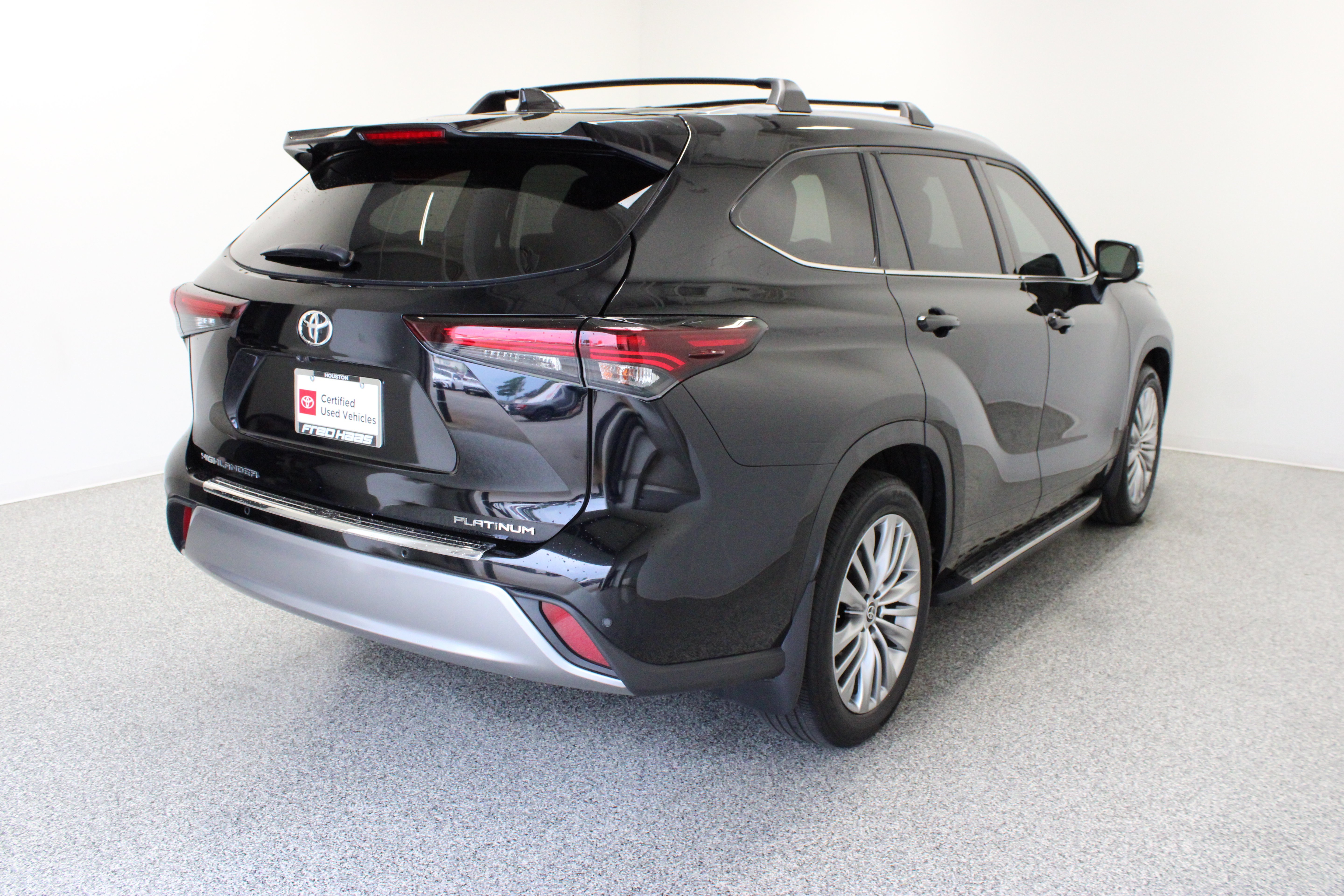 Used 2024 Toyota Highlander Platinum FWD image 7
