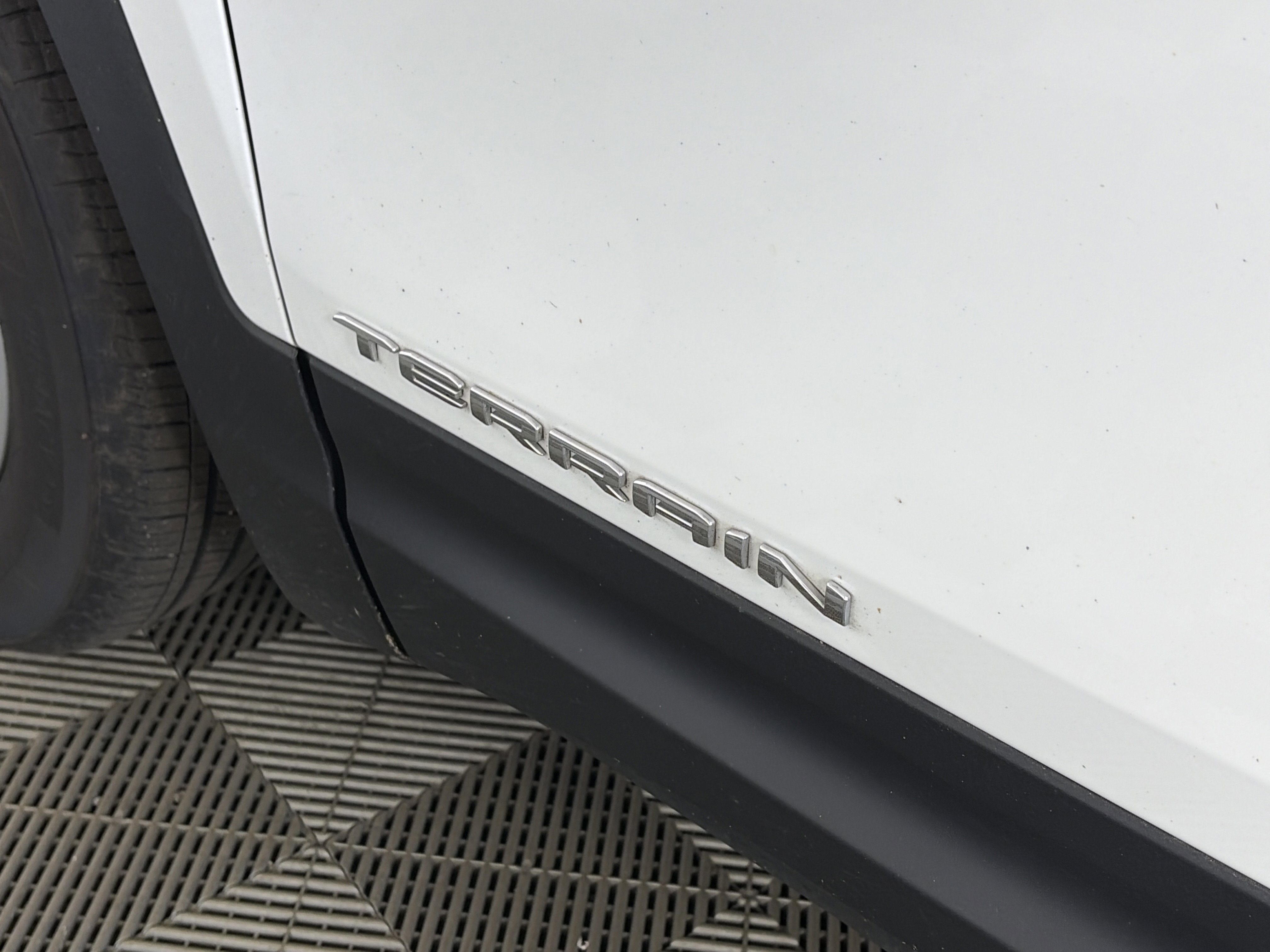 Used 2023 GMC Terrain SLE FWD image 17
