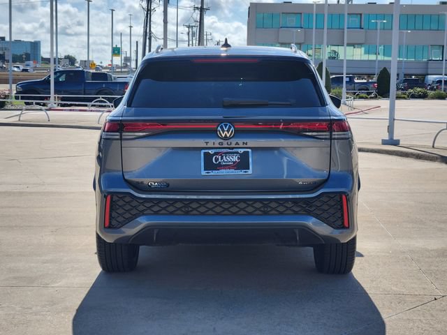 Used 2025 Volkswagen Tiguan SE R-Line AWD/4WD image 13