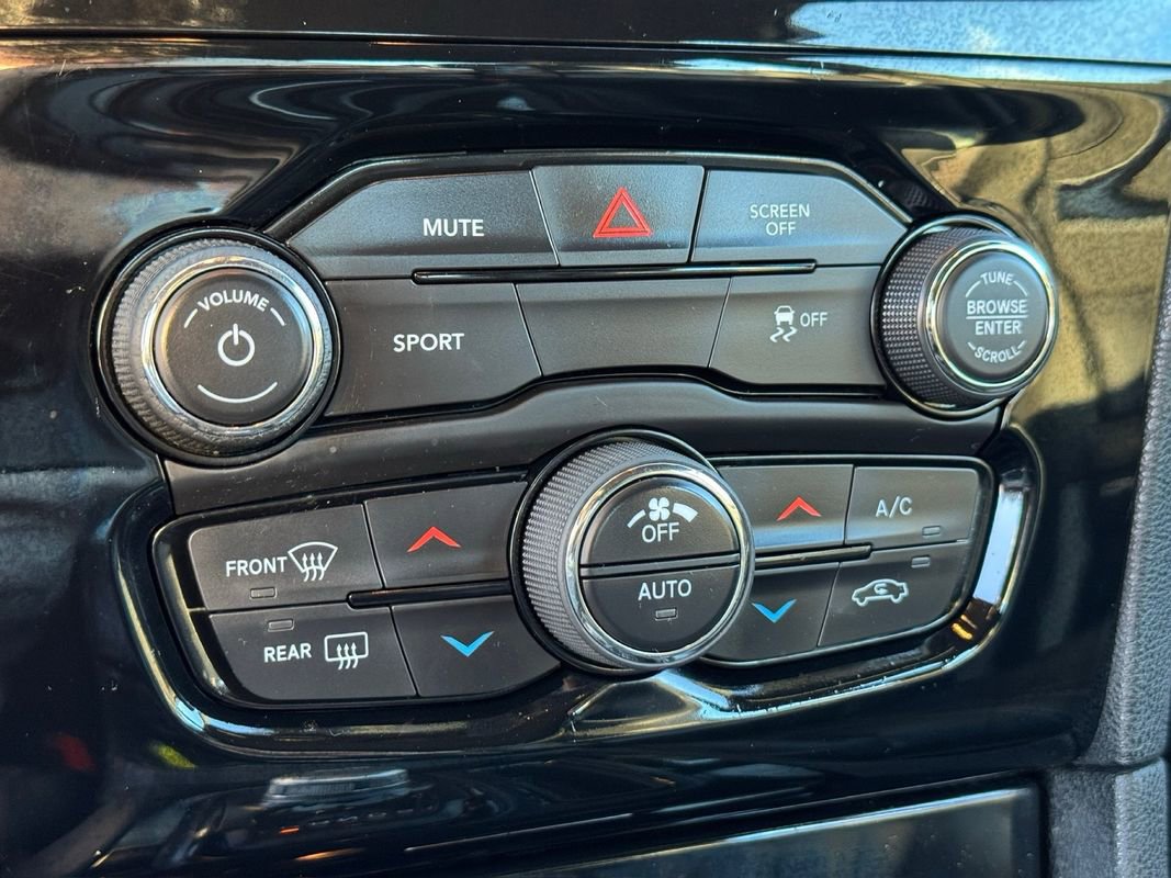 Used 2019 Chrysler 300 S image 30