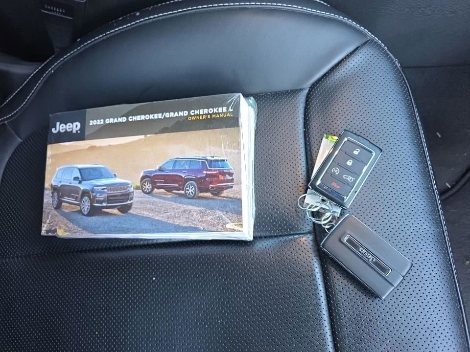 Used 2022 Jeep Grand Cherokee Overland image 18