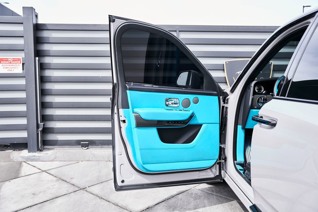 Used 2025 Rolls-Royce Cullinan Black Badge AWD/4WD image 32