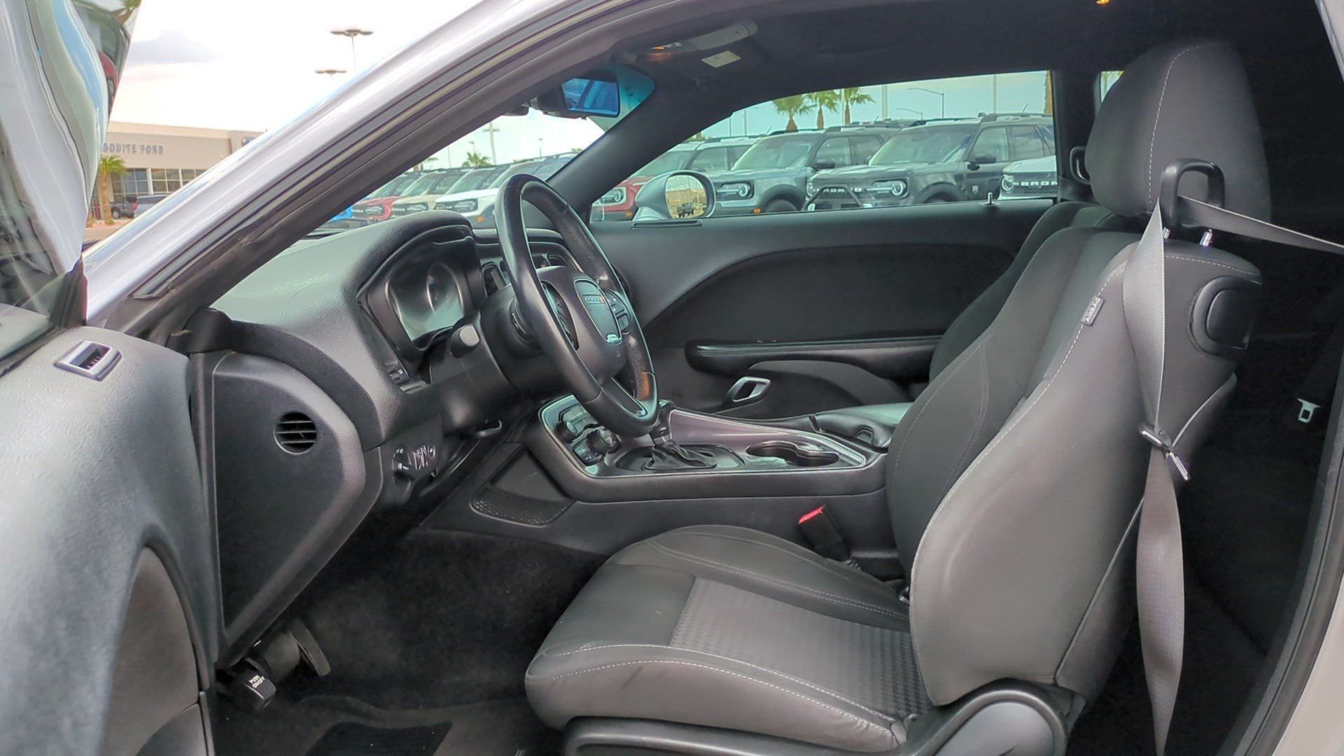 Used 2016 Dodge Challenger SXT RWD image 14