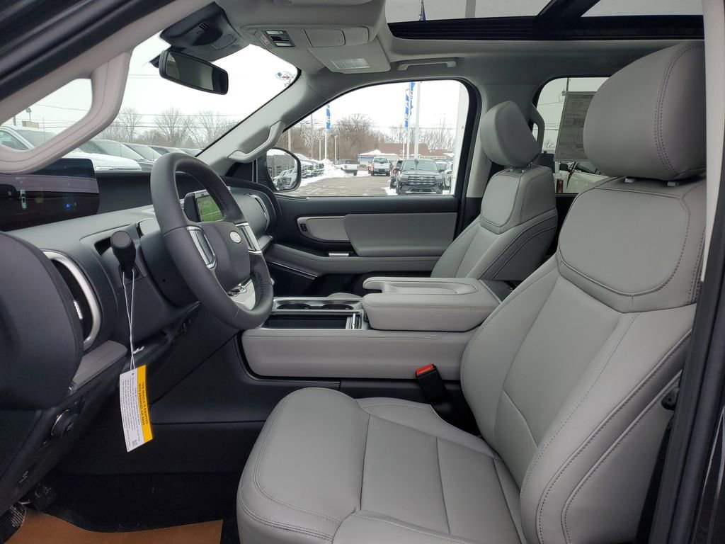 New 2026 Ford Expedition Active image 8