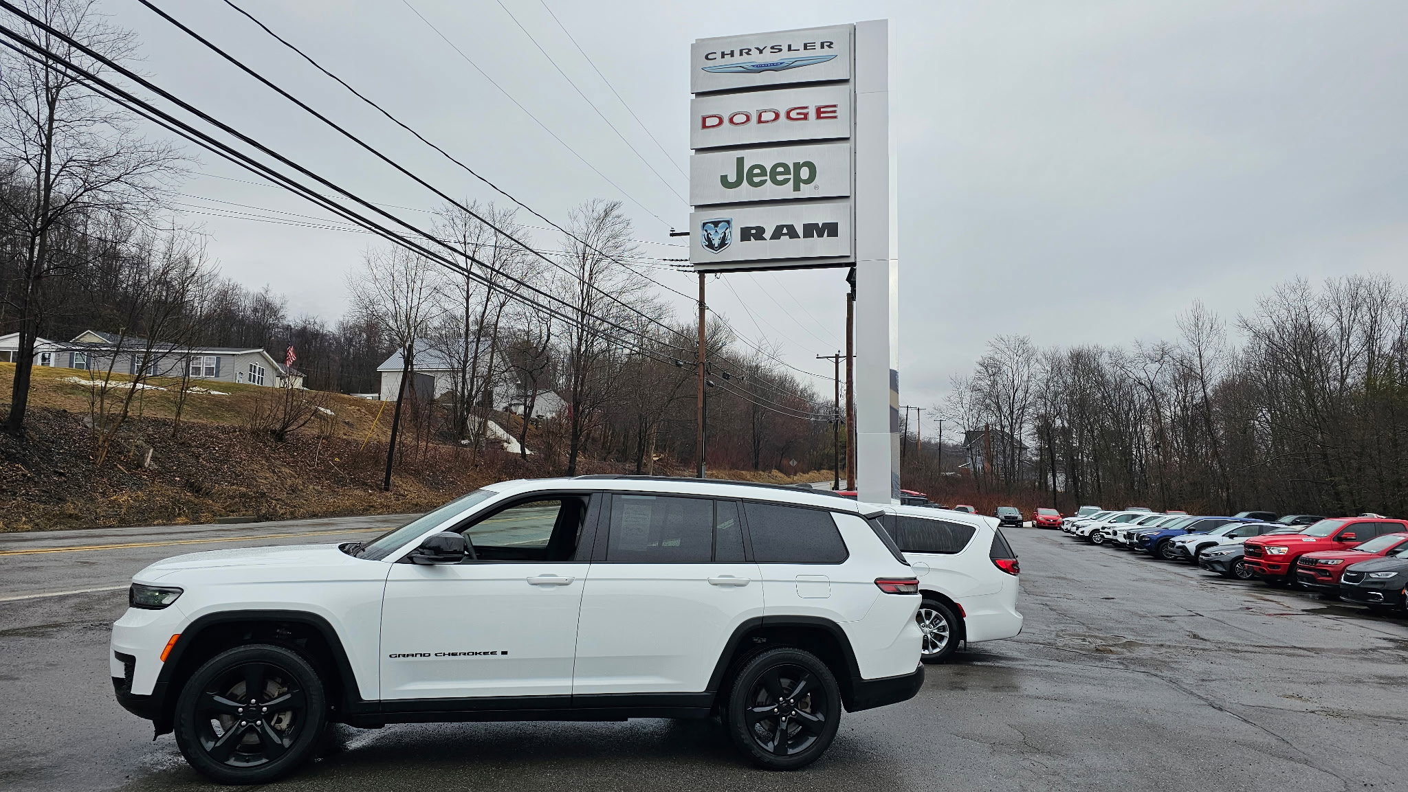 Used 2023 Jeep Grand Cherokee L Laredo image 34