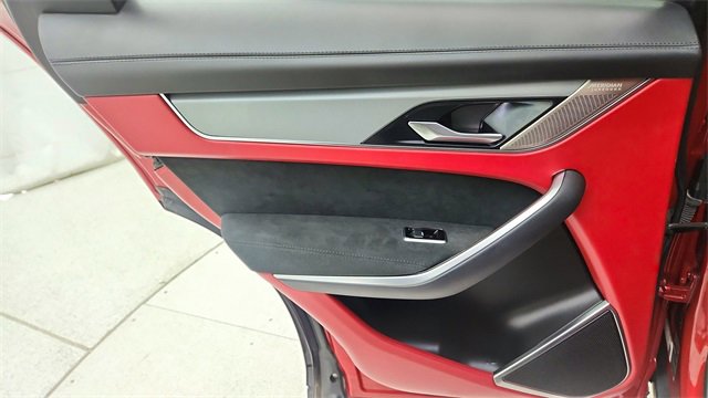 Used 2022 Jaguar F-PACE SVR image 32