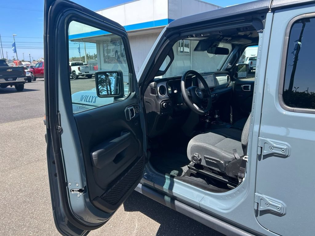 Used 2024 Jeep Wrangler Unlimited AWD/4WD image 12