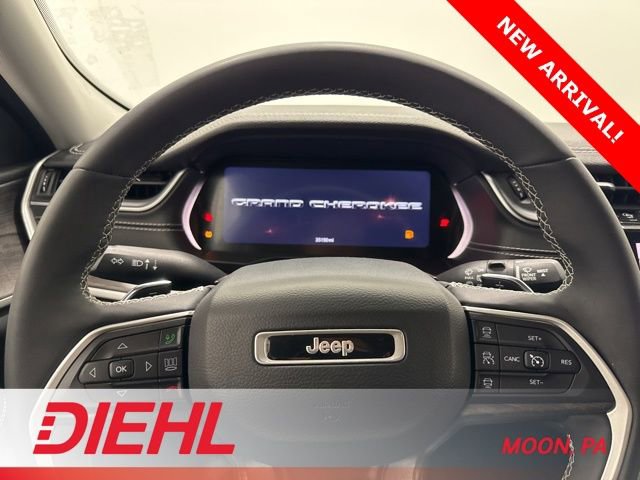 Used 2023 Jeep Grand Cherokee Limited w/ Black Appearance Package image 26