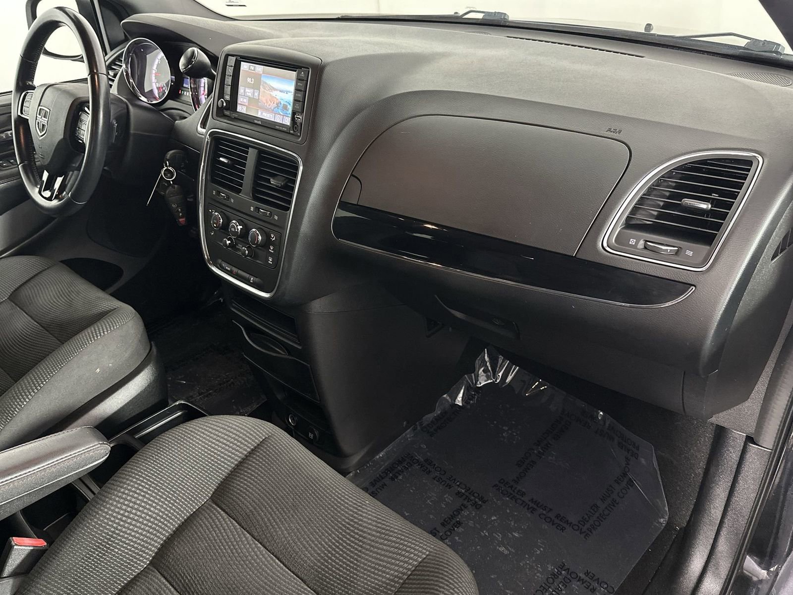 Used 2020 Dodge Grand Caravan SE image 36