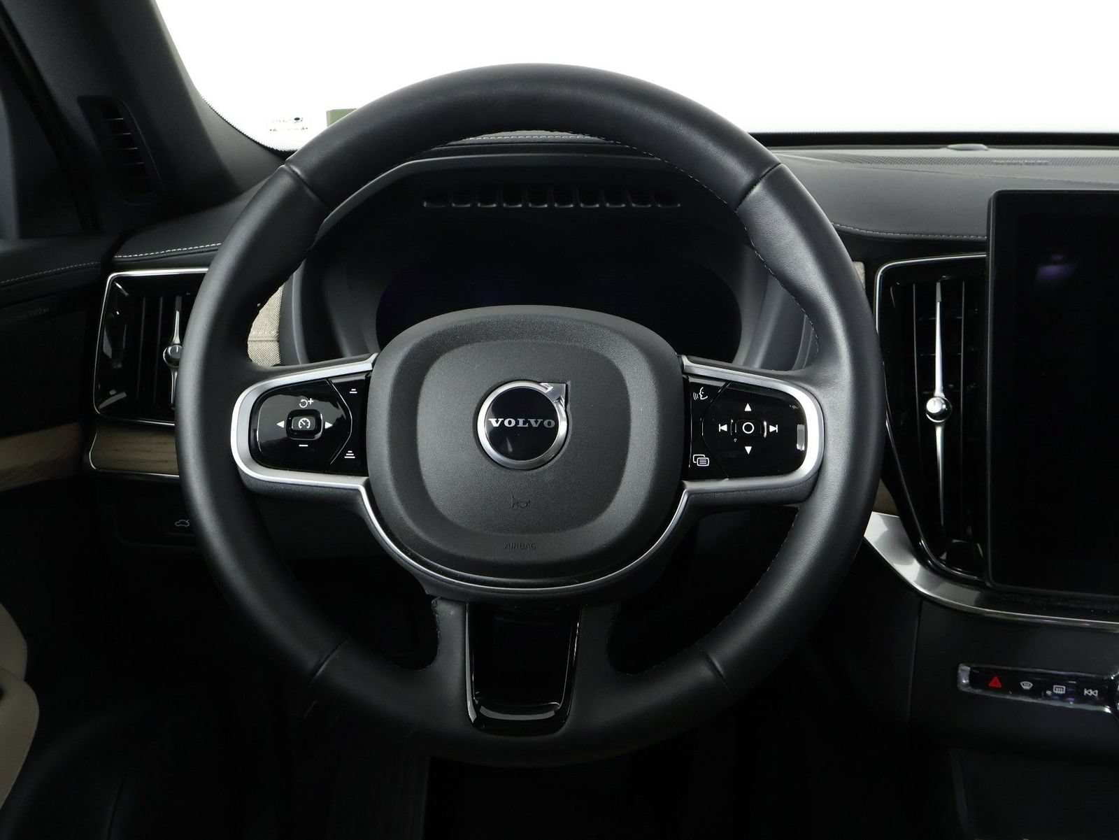 Certified 2026 Volvo XC90 B6 Plus w/ Protection Package Premier AWD/4WD image 8