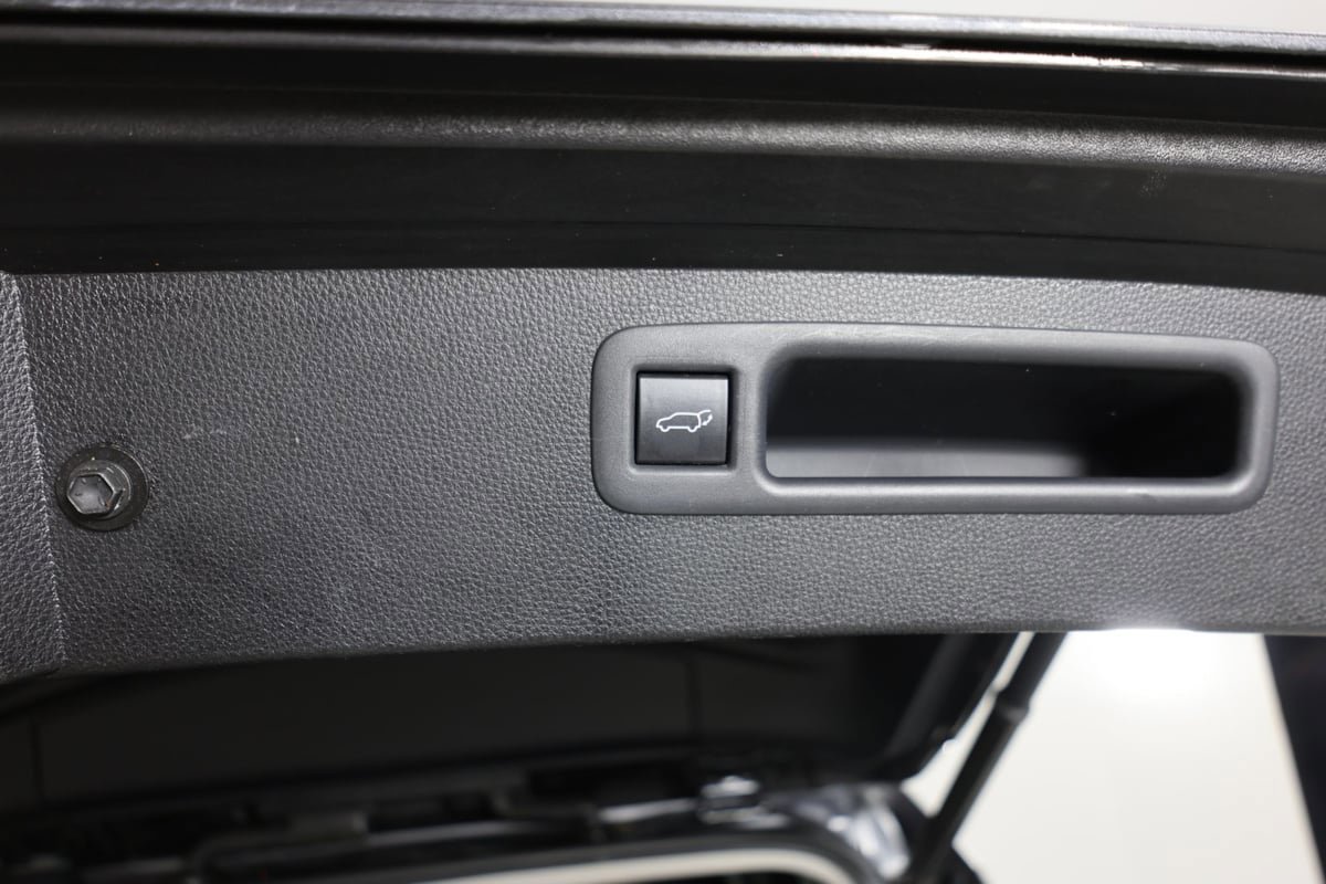 Used 2020 Toyota Highlander XLE FWD image 32