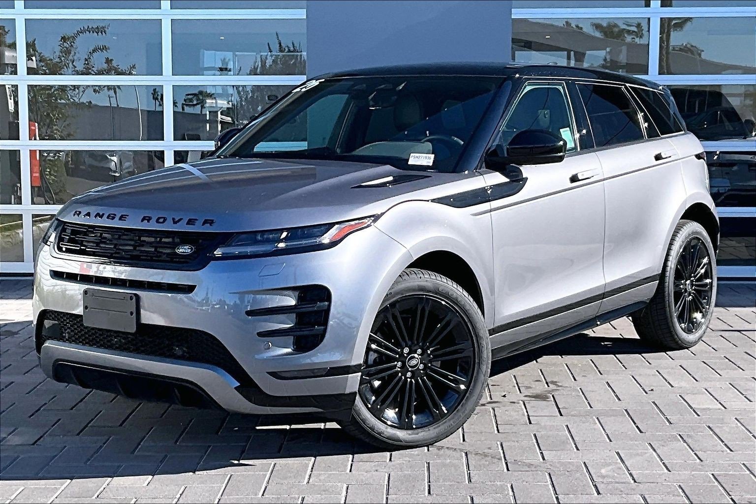 Used 2025 Land Rover Range Rover Evoque Dynamic SE image 1