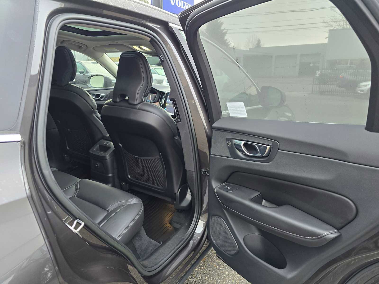 Certified 2023 Volvo XC60 T8 Ultimate w/ Climate Package image 13