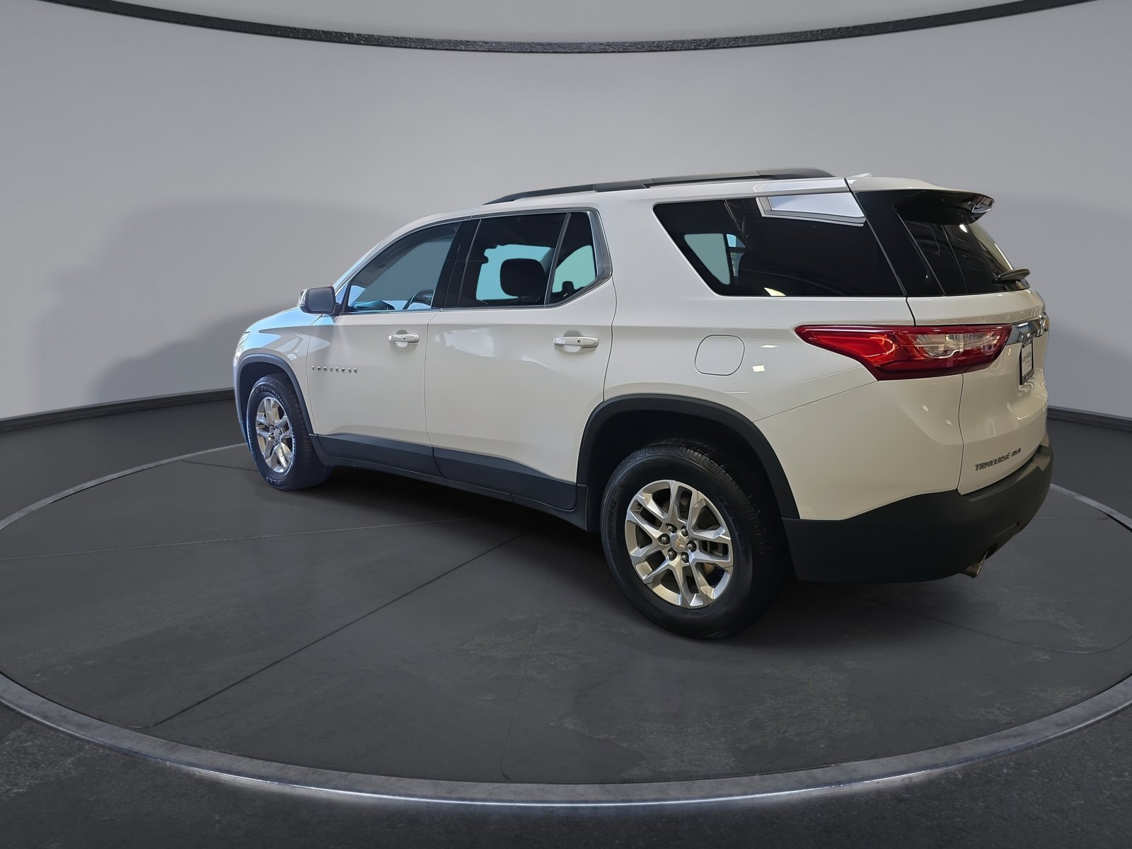 Used 2021 Chevrolet Traverse LT w/ LPO, Floor Liner Package AWD/4WD image 6